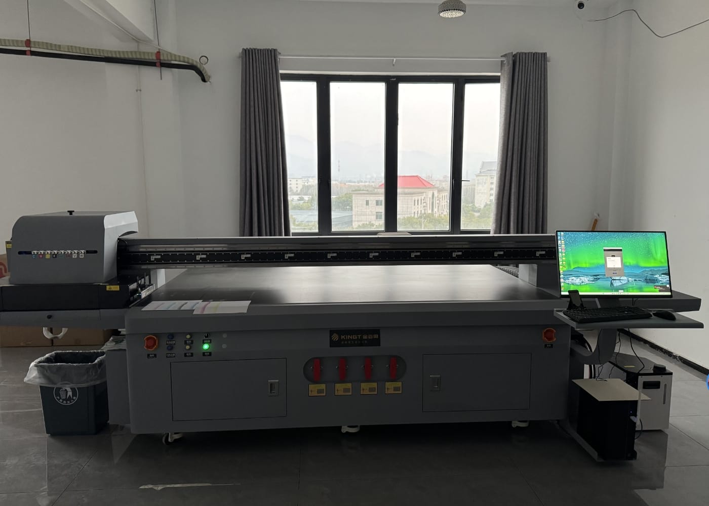 Large format KinSt inkjet printer with computer control panel