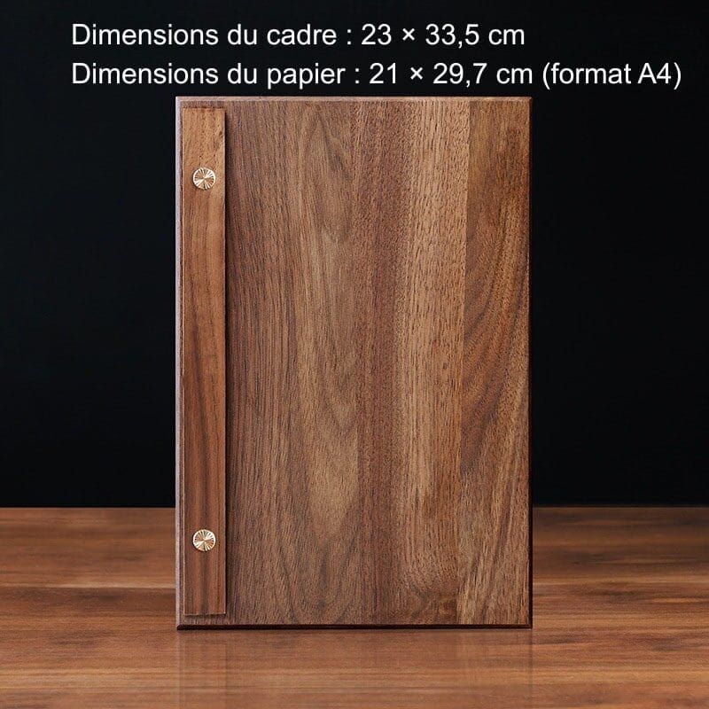 Porte menu en noyer massif vertical. Dimensions du cadre: 23x33,5 cm.