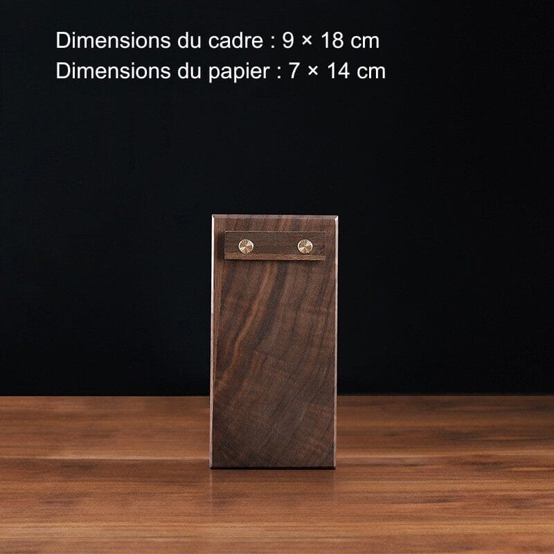 Porte-menu vertical en noyer massif, support menu bois. Dimensions: 9x18 cm.